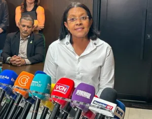 2b5e22b49ce0a98186694497435e0549-reportermt-com-300x235 Gisela: Eu não desperdiço porta aberta; todas as oportunidades que eu tenho eu trabalho e honro