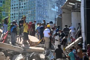 AFP__20260810__C4BY82U__v1__HighRes__ColombiaEarthquake-300x200 Terremoto de grande magnitude na Colômbia derruba prédios e mata dezenas