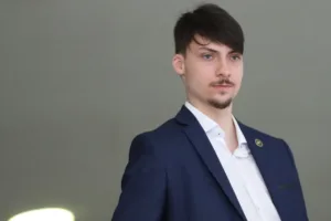AGE20230824007-3-300x200 Jair Renan Bolsonaro perde R$ 4,5 mil por faltas injustificadas na Câmara
