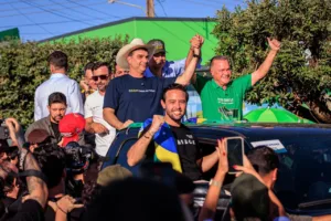 WhatsApp-Image-2026-08-16-at-11.50.29-300x200 ENQUANTO ELES DORMEM, NÓS TRABALHAMOS”, DIZ FORÇA JOVEM EM INÍCIO DA CAMPANHA, DE WF