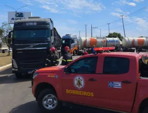 WhatsApp-Image-2026-08-20-at-16.58.13-1-300x229 Bombeiros atendem acidente entre duas carretas em Campo Verde