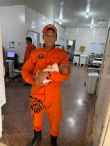 WhatsApp-Image-2026-08-21-at-16.00.19-225x300 Bombeiros militares salvam bebê que engasgou com leite materno