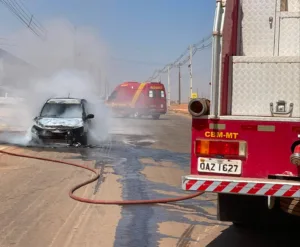 WhatsApp-Image-2026-08-24-at-17.32.20-300x247 Carro fica completamente destruído após pegar fogo na BR-163, em Matupá