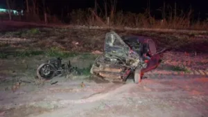b70c0d88b7e23835f7d2b575c964b9cc-300x169 Motociclista morre após carreta invadir pista na BR-163