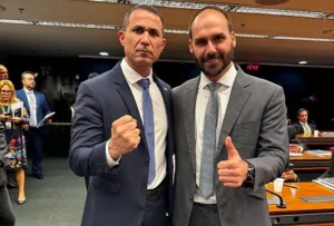 ba36283107bd64241f260d8cdd83c984-reportermt-com-1-300x203 Eduardo Bolsonaro declara apoio a Assis e diz que Flávio precisará de base no Congresso