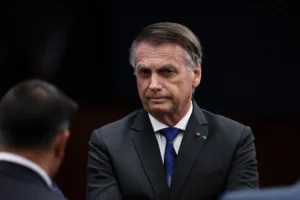 jair-bolsonaro-interrogatorio-stf-ton-molina-9-jun-2025-1-300x200 Moraes pede parecer da PGR sobre destino de armas de Bolsonaro