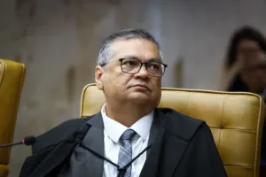 ministro-flavio-dino-plenario-stf_0dc1f7-1-300x200 Dino determina afastamento do presidente do Tribunal de Contas do Maranhão