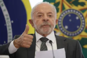 17896507146aabe71a52288_1789650714_3x2_xl-2-300x200 Lula anuncia reajuste de 15% no Bolsa Família a 17 dias do primeiro turno