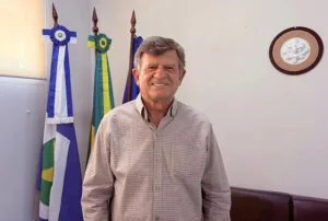 4f8dabd2bd0f8d07435f41d6a685a5c4-reportermt-com-300x202 Prefeito de Água Boa é agredido por policial penal durante adesivaço; confusão teve tiro para o alto