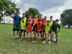 7159b62b1fe2b317b86a4b5b6ab04829bf3bee54-1-300x225 Projeto Toque de Bola começa com energia e reúne 45 jovens atletas em Boa Esperança do Norte