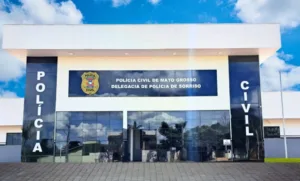 Governador-Mauro-Mendes-inaugura-escola-municipal-e-delegacia-em-Sorriso-nesta-sexta-feira-300x181 Suspeito de roubo à mão armada em Sorriso é preso dentro de empresa em Sinop