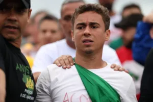 Nikolas-Ferreira-durante-caminhada-em-ato-de-apoio-ao-ex-presidente-Jair-Bolsonaro-PL-e-demais-acusados-pelos-atos-antidemocraticos-de-8-de-Janeiro-Metropoles-6-1-scaled-1-300x200 Nikolas admite que postou laudo falso da PF, mas diz que apagou logo depois