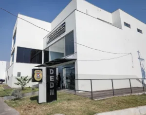 WhatsApp-Image-2026-09-04-at-07.57.47-300x236 Homem é preso por descumprir medidas protetivas e ameaçar ex-companheira em Cuiabá
