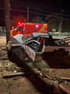 WhatsApp-Image-2026-09-16-at-10.21.24-1-225x300 Corpo de Bombeiros socorre homem após colidir o veículo em um poste de iluminação