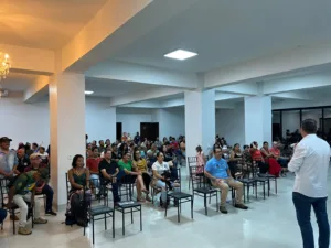 WhatsApp-Image-2026-09-16-at-14.00.57-1-300x225 Ari Lafin encerra dia de campanha com grande reunião no Bairro Rota do Sol