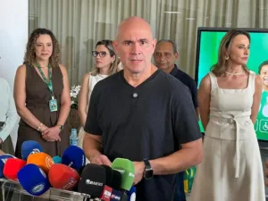 b6546c99db4a81dd6b13b22f95412f9a-reportermt-com-1-300x225 Abilio se revolta com poluição de propagandas: "Candidatos deitam e rolam em cima das leis, sujam a cidade e fazem uma baderna"