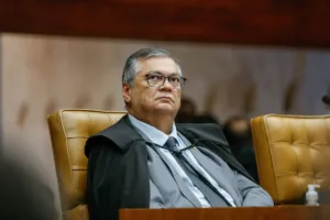 flavio-dino-plenario-stf_45fcaf-300x200 “Esse é o Tribunal Supremo de um país soberano”, diz Flávio Dino ao reagir a possível sanção dos EUA