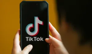 pzzb9874-300x179 Brasil multa TikTok em R$ 153,7 mi por falhas em dados de adolescentes