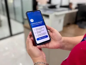 Foto-app-300x225 Novo aplicativo permite que cidadão acompanhe pedidos do SUS pelo celular
