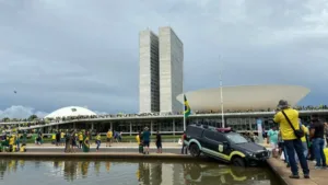 atos-extremistas-esplanada-AnnaJulia13-848x477-1-300x169 Esplanada terá trecho interditado no domingo após ocorrência no STF