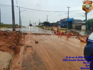 thumb__1280_0_0_0_auto-16-1-300x225 Temporal provoca alagamentos, queda de árvores e abre cratera em avenida de Sorriso